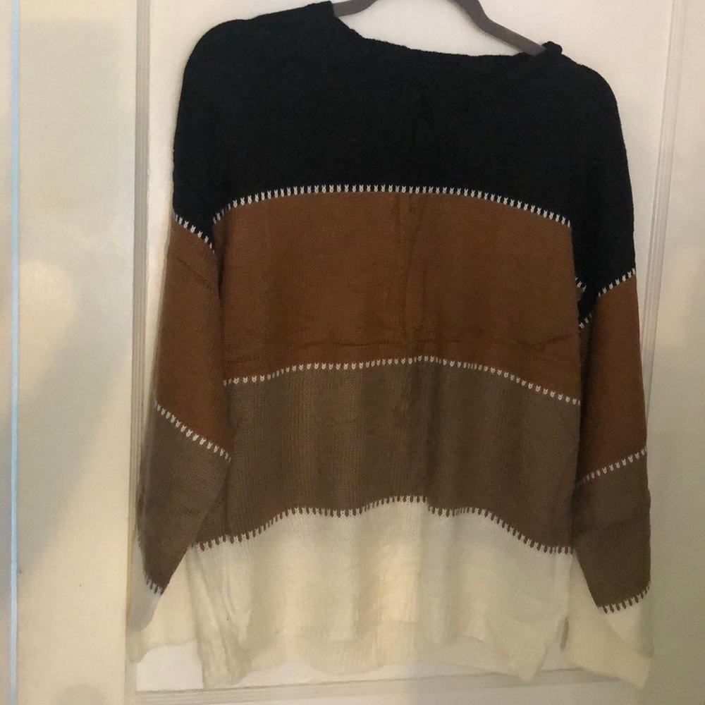 Light multi-colored casual crew neck sweater